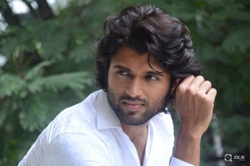 Vijay Deverakonda Interview About Pelli Choopulu Movie